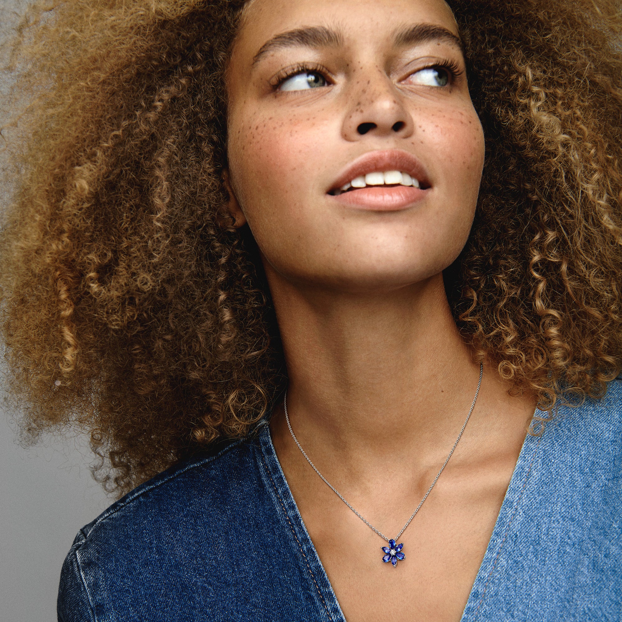 Herbarium Cluster Sterling Silver Collier With Princess Blue Crystal And Clear Cubic Zirconia - Image 3