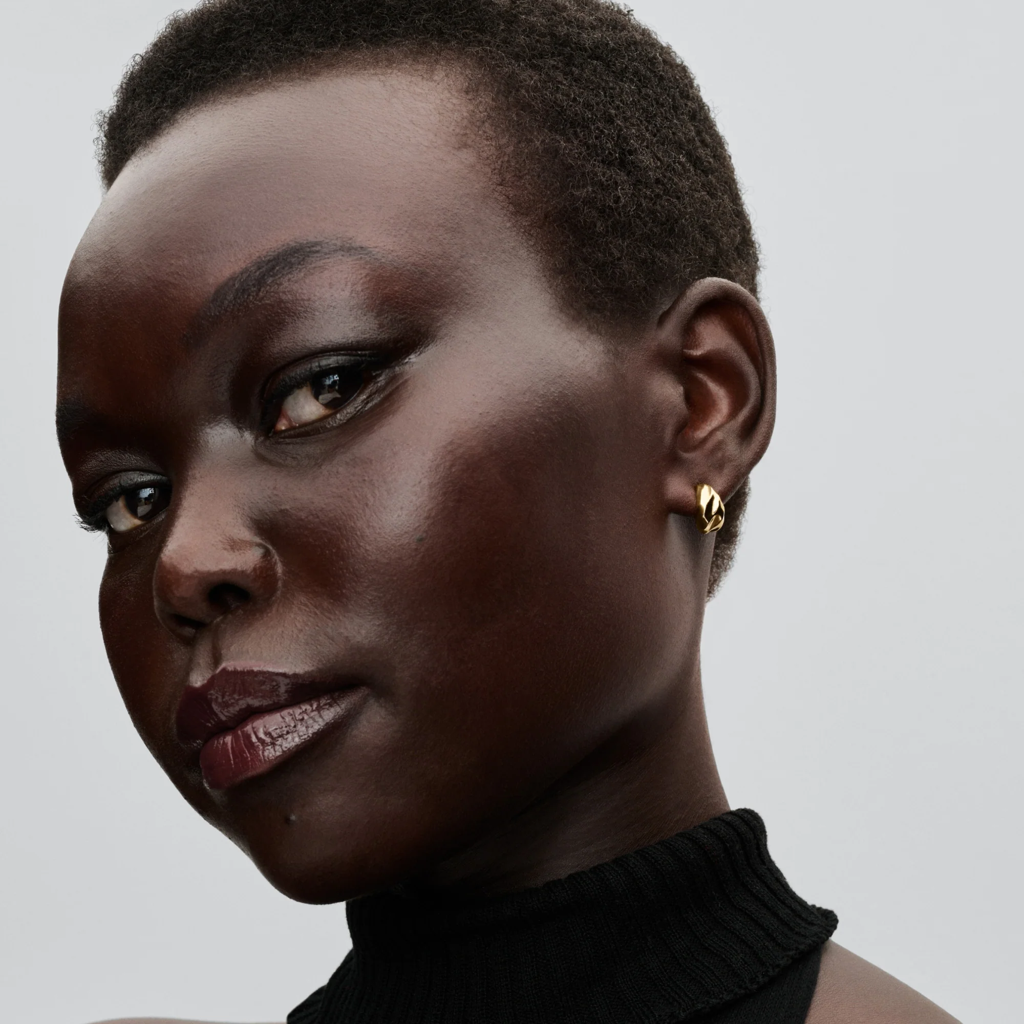 Rippled 14K Gold-Plated Hoop Earrings - Image 2