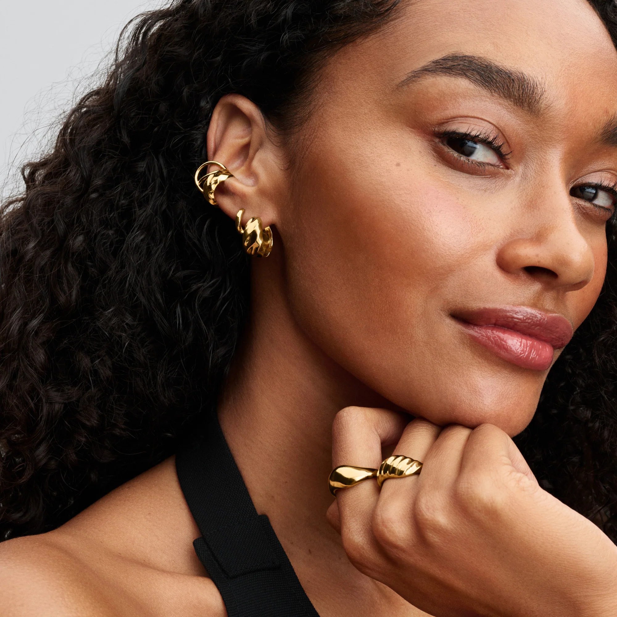 Rippled 14K Gold-Plated Hoop Earrings - Image 2