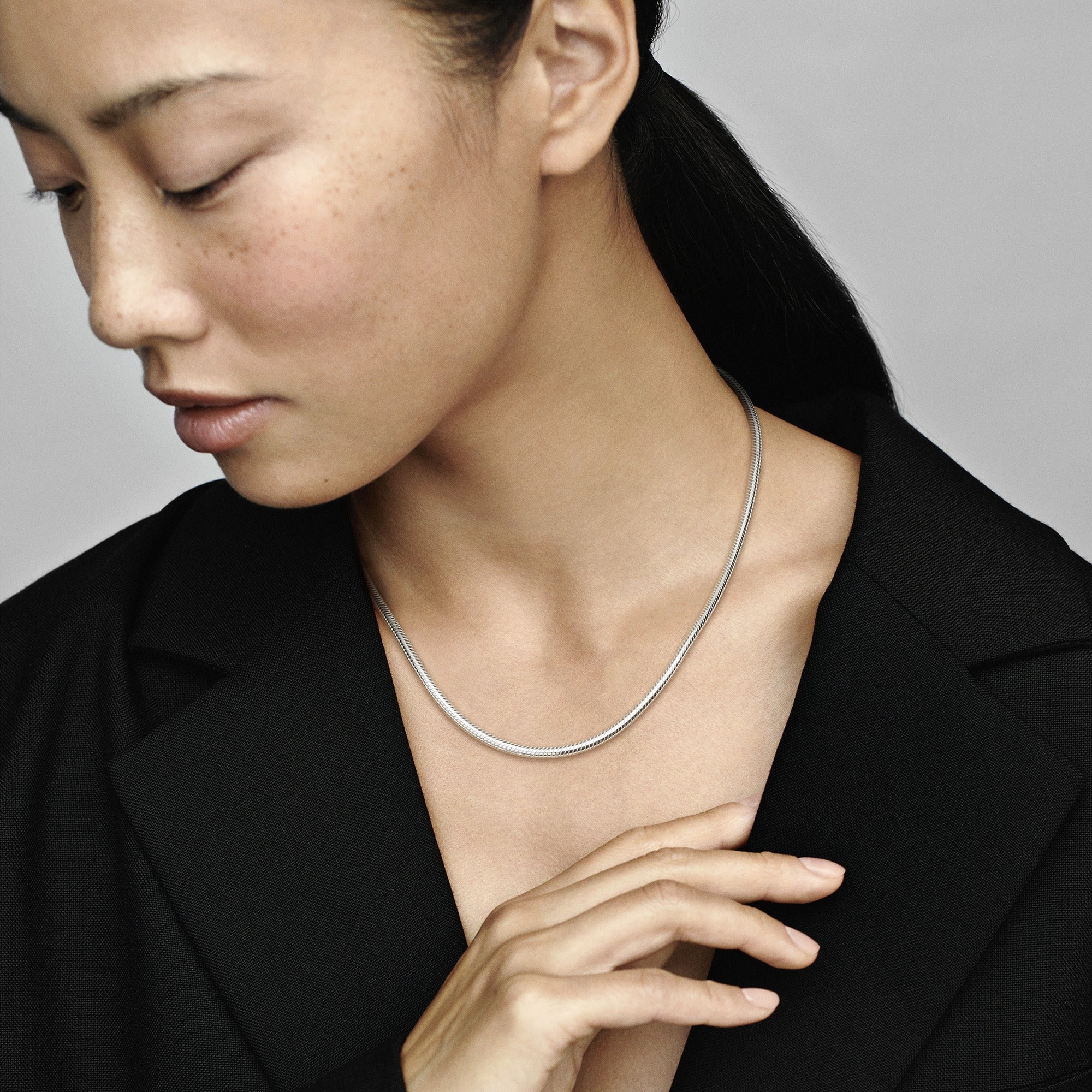 Silver Necklace With Round Clasp - Image 3