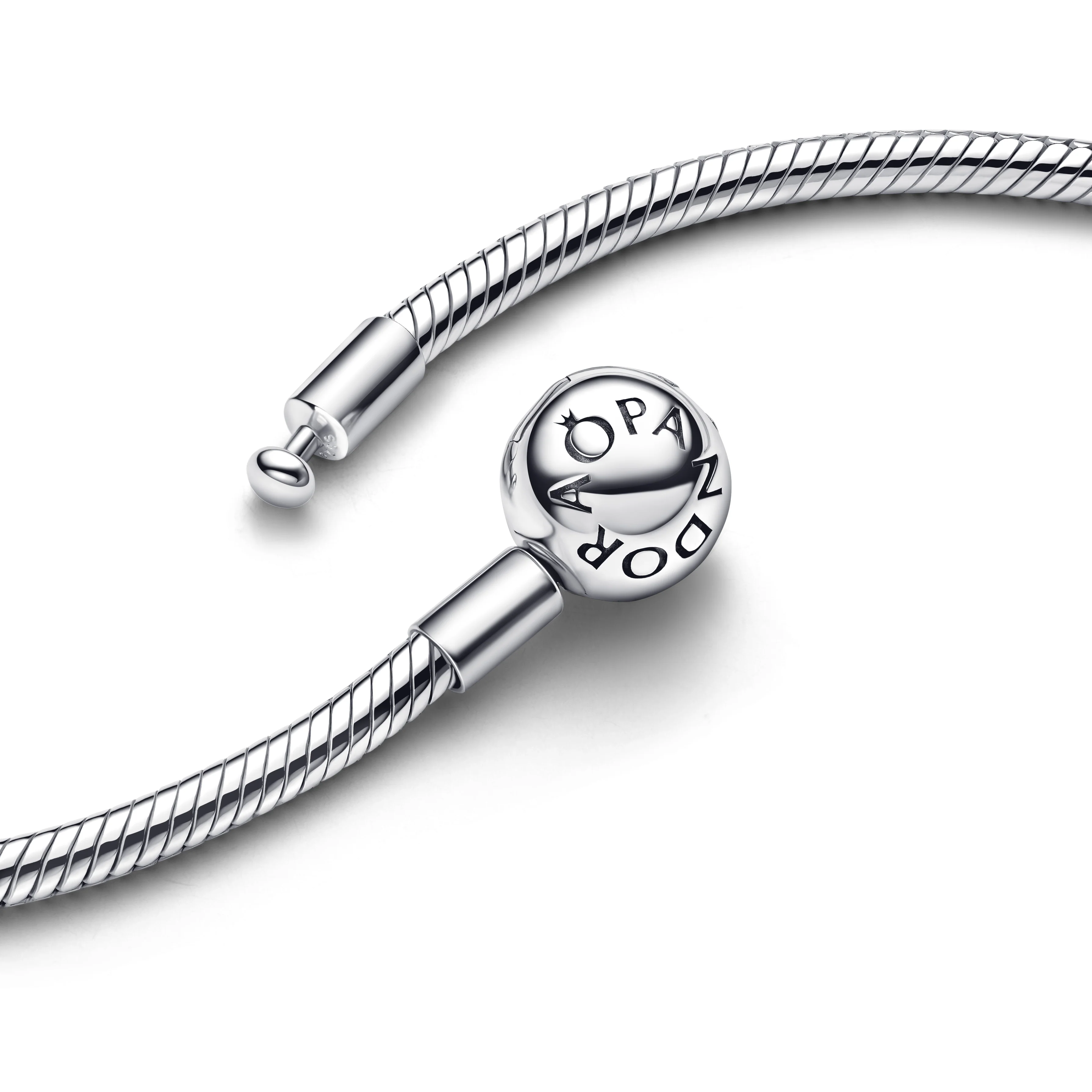 Silver Necklace With Round Clasp - Image 7
